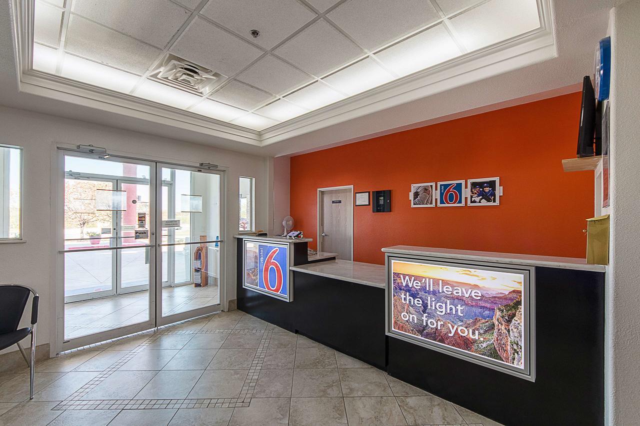 Motel 6-San Antonio, Tx - Downtown - Alamo Dome Экстерьер фото