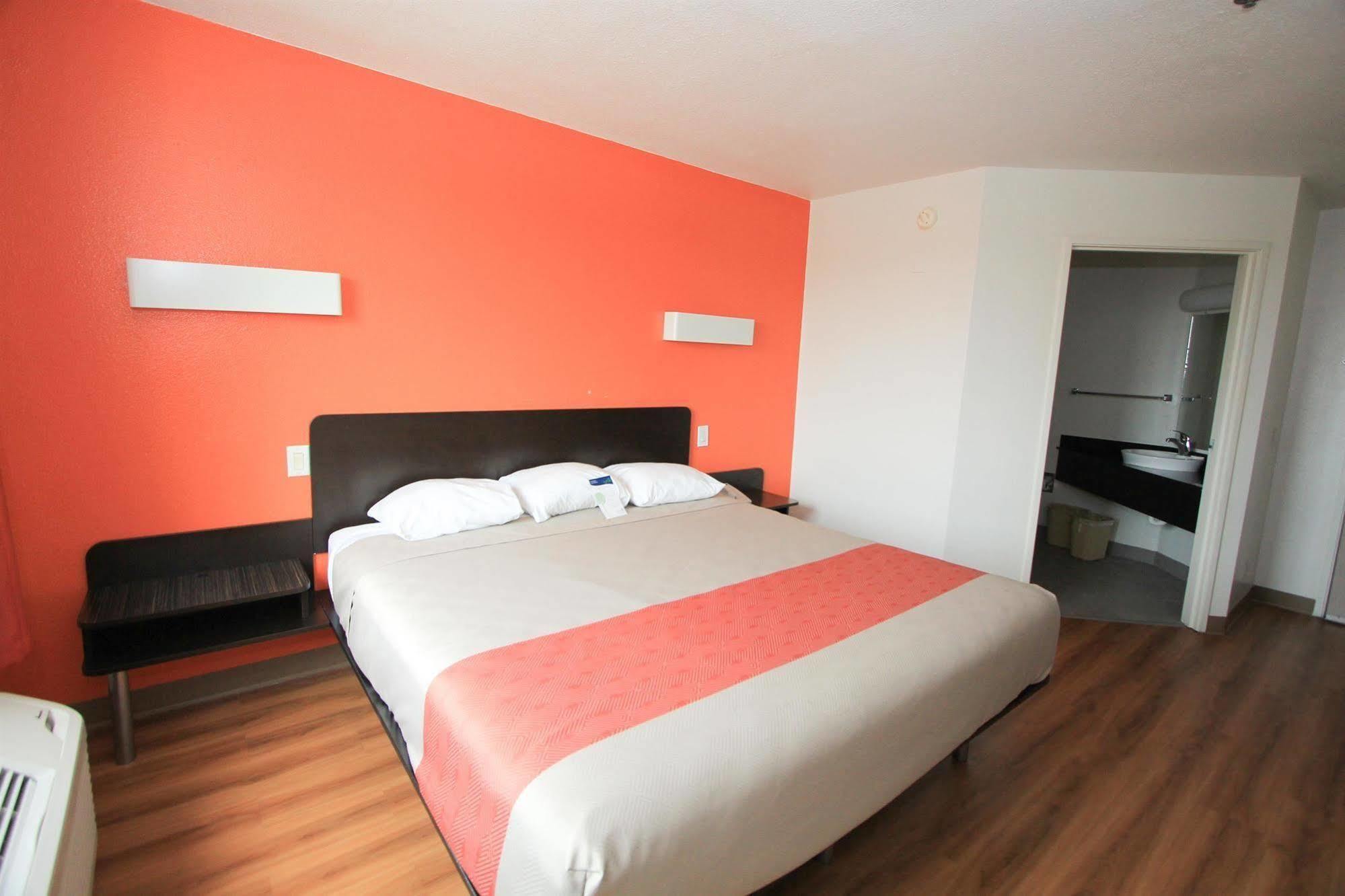 Motel 6-San Antonio, Tx - Downtown - Alamo Dome Экстерьер фото