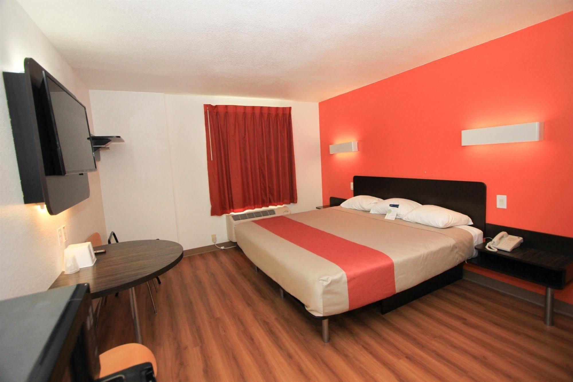 Motel 6-San Antonio, Tx - Downtown - Alamo Dome Экстерьер фото